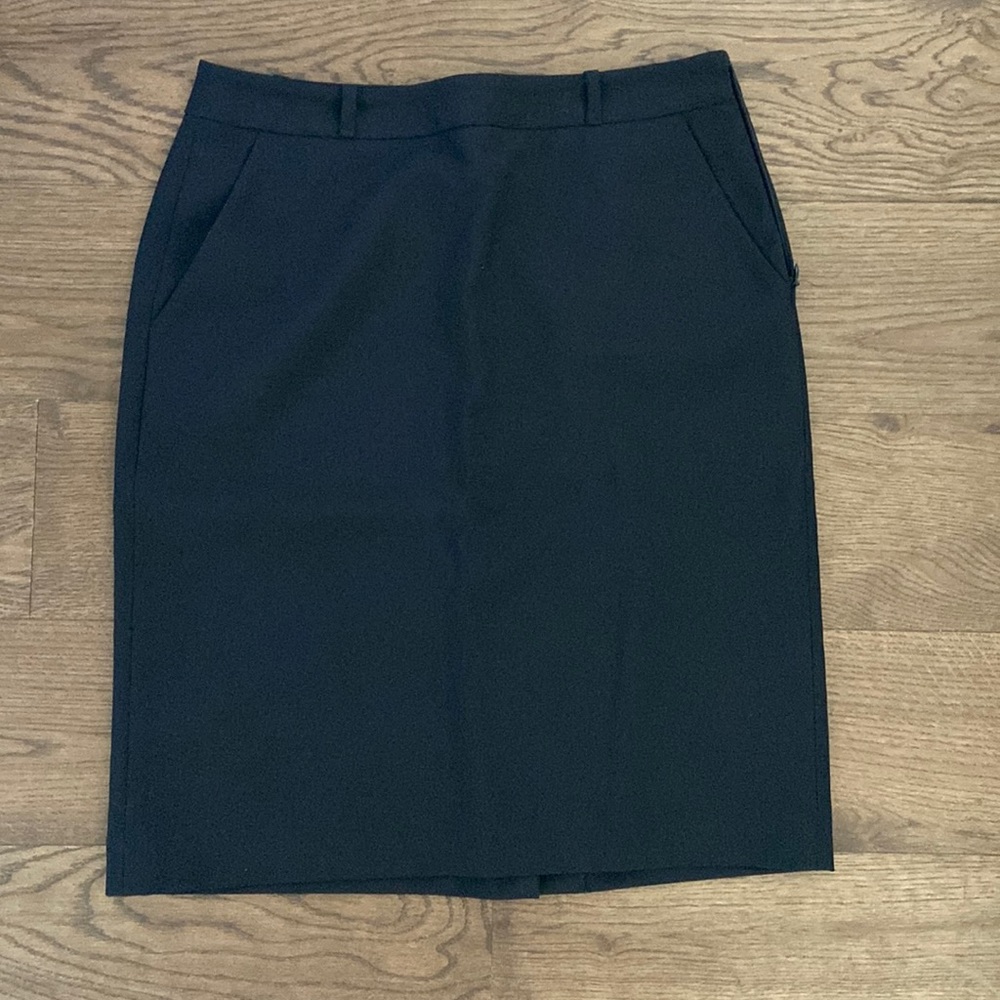 Pencil Blazer Skirt with pockets, belt hoop, side zipper. Size34, fits size S/XS